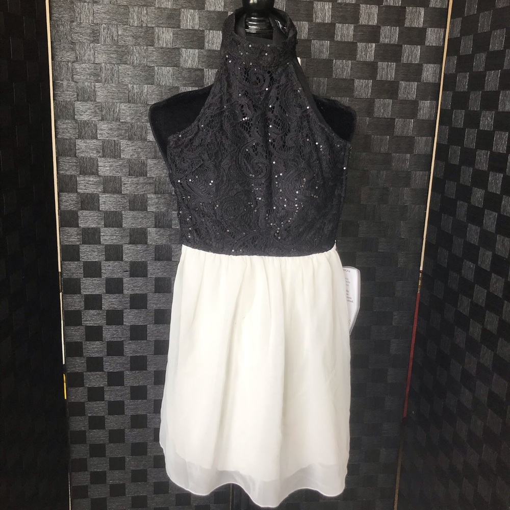 NEW⭐️Beautiful Speechless Formal Mini Dress 🖤🤍